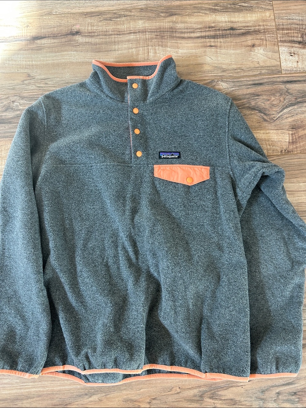 Patagonia Synchilla women’s Gray Fleece Pullover with Coral Trim